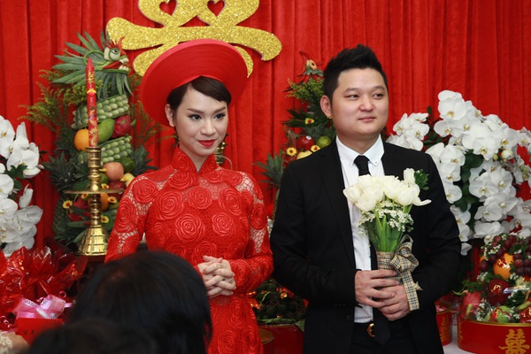 Trà My Idol và đại gia Sài Gòn rước dâu với dàn siêu xe 9