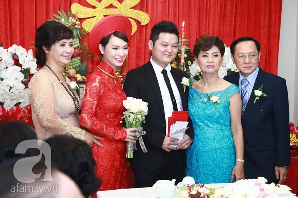 Trà My Idol và đại gia Sài Gòn rước dâu với dàn siêu xe 15