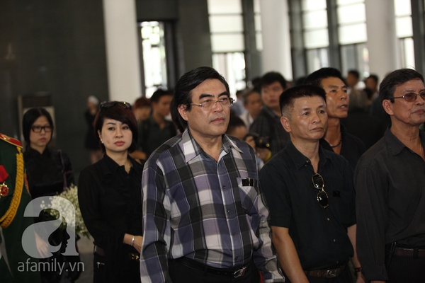 Thanh Lam thất thần trong lễ đưa tang nhạc sĩ Thuận Yến 19