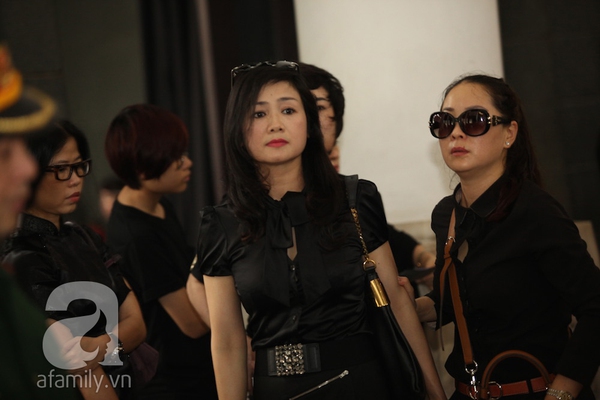 Thanh Lam thất thần trong lễ đưa tang nhạc sĩ Thuận Yến 15
