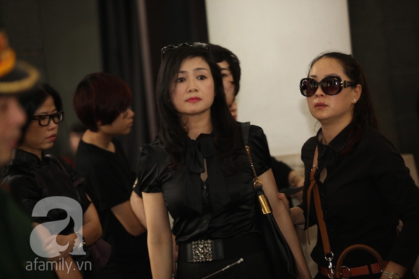 Thanh Lam thất thần trong lễ đưa tang nhạc sĩ Thuận Yến 15 Thanh Lam thất thần trong lễ đưa tang nhạc sĩ Thuận Yến 15