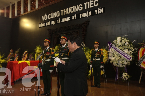 Thanh Lam thất thần trong lễ đưa tang nhạc sĩ Thuận Yến 27 Thanh Lam thất thần trong lễ đưa tang nhạc sĩ Thuận Yến 27