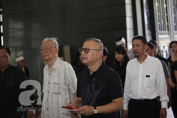 Thanh Lam thất thần trong lễ đưa tang nhạc sĩ Thuận Yến 13 Thanh Lam thất thần trong lễ đưa tang nhạc sĩ Thuận Yến 13