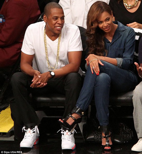 Jay-Z vui vẻ cùng Beyonce đi xem bóng chày sau scandal bị em vợ đánh 2