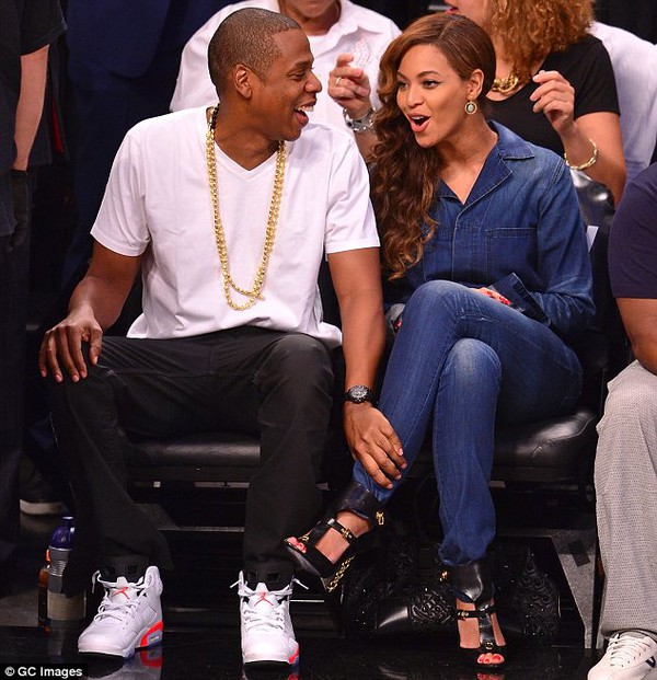 Jay-Z vui vẻ cùng Beyonce đi xem bóng chày sau scandal bị em vợ đánh 3