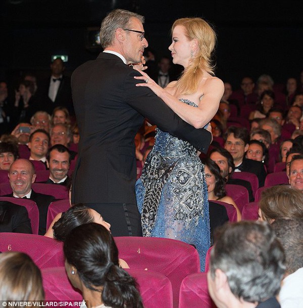 U50 Nicole Kidman khiêu vũ uyển chuyển với bạn diễn trong LHP Cannes  5