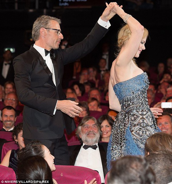 U50 Nicole Kidman khiêu vũ uyển chuyển với bạn diễn trong LHP Cannes  6