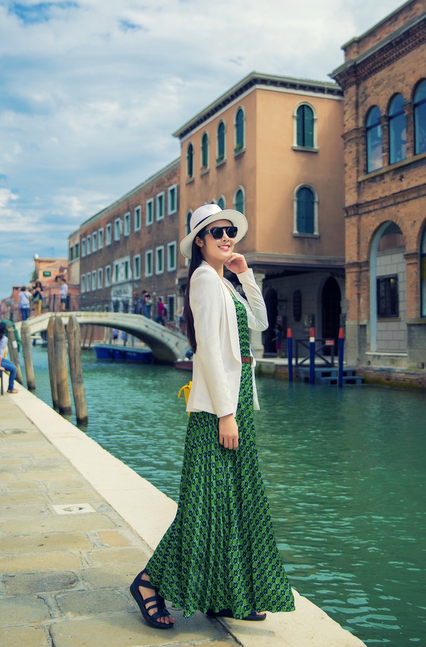 Ngọc Hân đẹp dịu dàng khám phá Venice 2