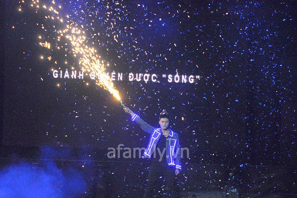 H&agrave; Hồ ấn tượng với trang phục 