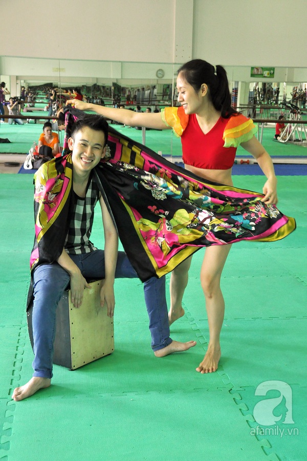 Dương Triệu Vũ - Thanh Th&uacute;y quậy tưng trong ph&ograve;ng tập 2