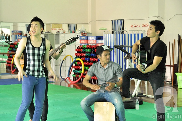 Dương Triệu Vũ - Thanh Th&uacute;y quậy tưng trong ph&ograve;ng tập 5