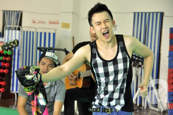 Dương Triệu Vũ - Thanh Th&uacute;y quậy tưng trong ph&ograve;ng tập 6