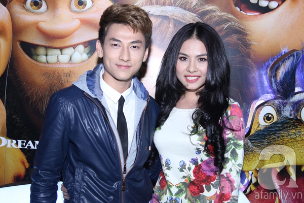 Mai Thu Huyền tươi tắn đưa 2 con đi xem phim 4