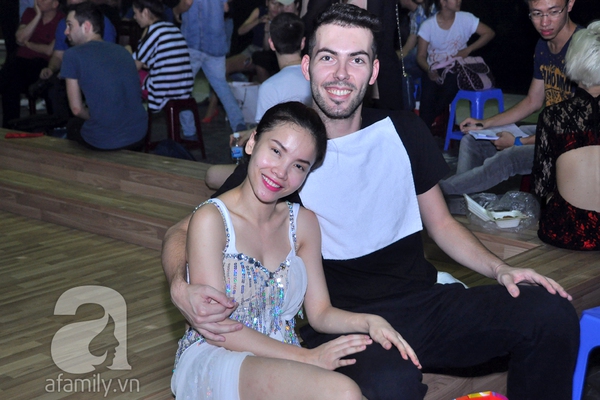 Bảo Anh được bạn nhảy T&acirc;y &acirc;n cần chăm s&oacute;c 22
