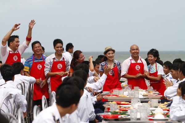 Vua đầu bếp Việt: Thí sinh nấu ăn cho 200 người 5