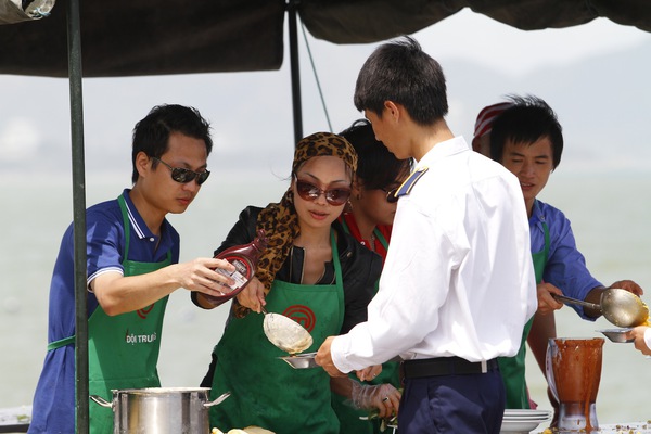 Vua đầu bếp Việt: Thí sinh nấu ăn cho 200 người 7