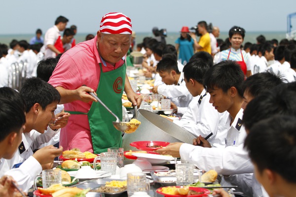 Vua đầu bếp Việt: Thí sinh nấu ăn cho 200 người 8