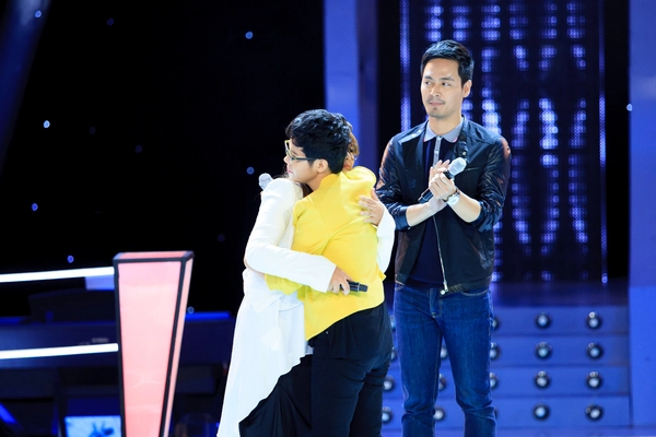 The Voice Đo ván 2: Hồng Nhung bật khóc khi phải loại cô bé 