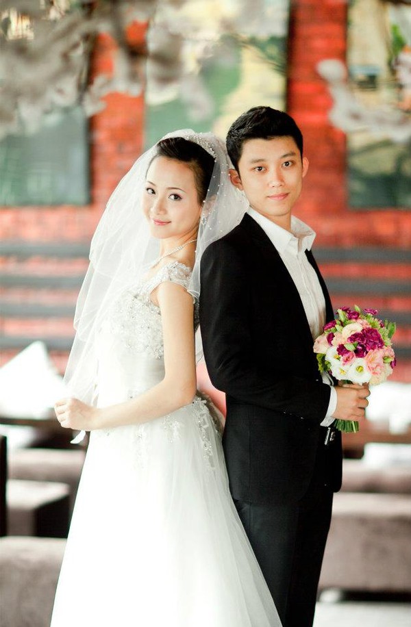 Chuyện t&igrave;nh 4 năm của &Aacute; qu&acirc;n Xfactor Việt v&agrave; người y&ecirc;u hotgirl 7