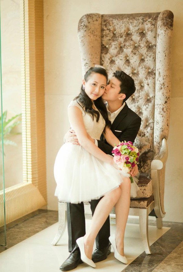 Chuyện t&igrave;nh 4 năm của &Aacute; qu&acirc;n Xfactor Việt v&agrave; người y&ecirc;u hotgirl 9