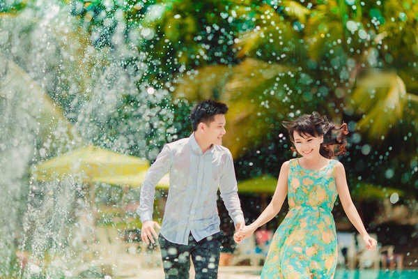 Chuyện t&igrave;nh đẹp như phim v&agrave; chuyện c&ocirc; d&acirc;u bật kh&oacute;c khi nh&agrave; chồng giục cưới 1