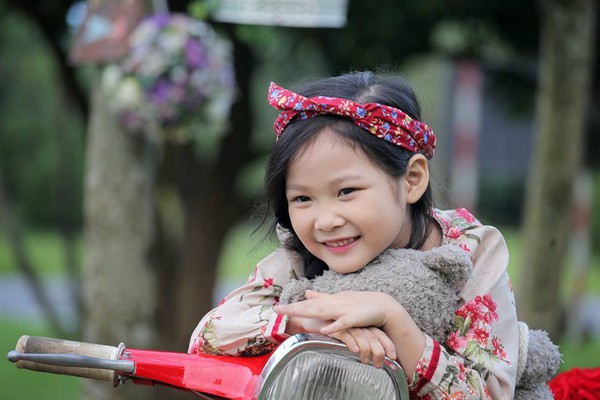 Hình ảnh siêu đáng yêu về cô bé Hà Nội lọt top 10 mẫu nhí quốc tế 10
