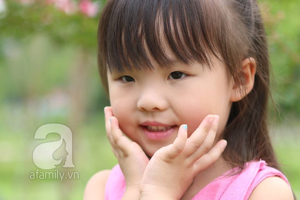 Gặp gỡ &ldquo;nữ phi&ecirc;n dịch&rdquo; 4 tuổi lai H&agrave;n &ndash; Việt si&ecirc;u đ&aacute;ng y&ecirc;u khiến cộng đồng mạng chao đảo 1