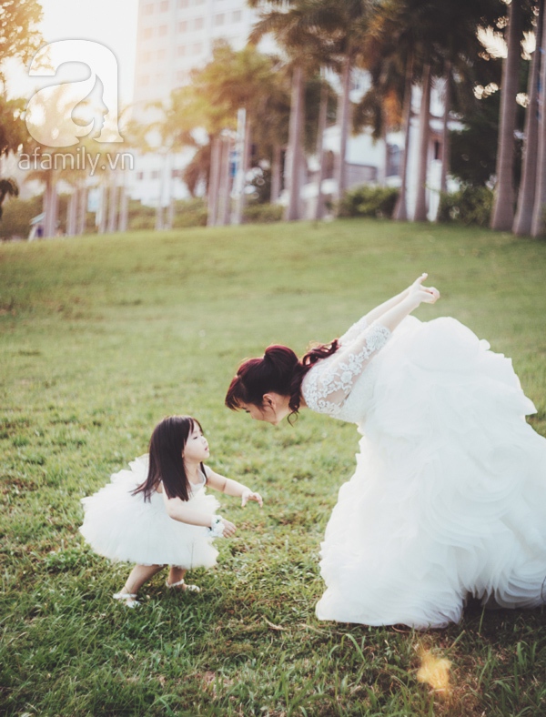 mẹ v&agrave; con g&aacute;i