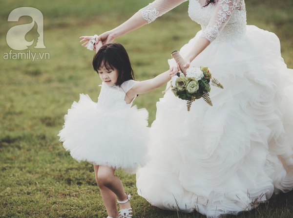 mẹ v&agrave; con g&aacute;i