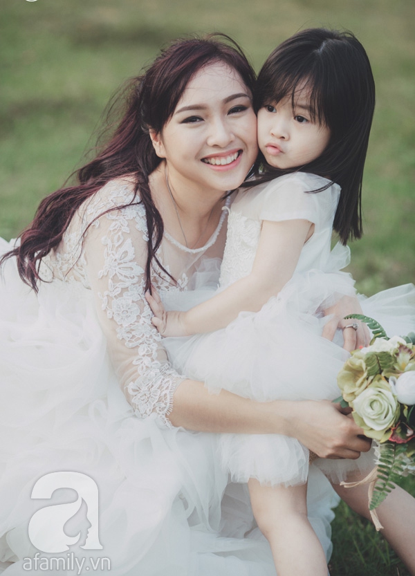 mẹ v&agrave; con g&aacute;i