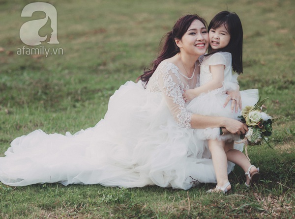 mẹ v&agrave; con g&aacute;i