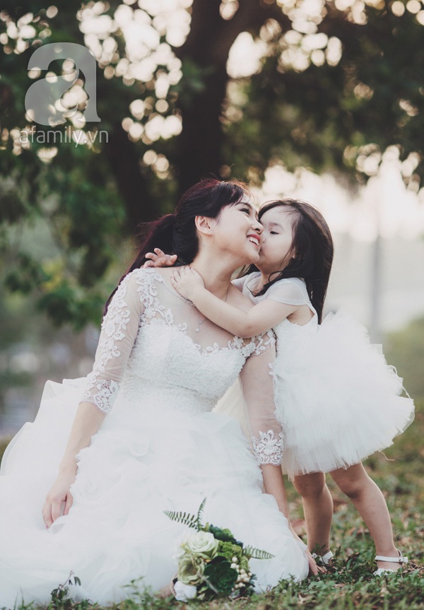 mẹ v&agrave; con g&aacute;i