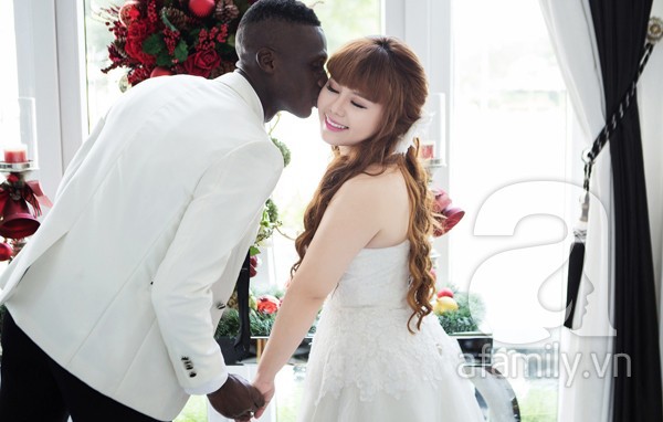 đ&aacute;m cưới ng&ocirc;n t&igrave;nh
