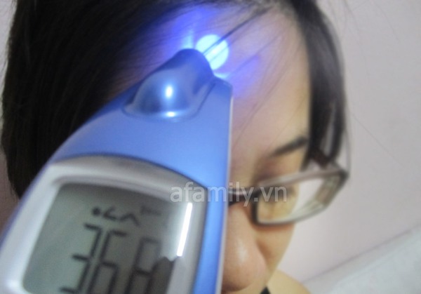 Nhiệt kế đo tr&aacute;n Microlife đo được cả nhiệt độ cơ thể v&agrave; vật thể 11