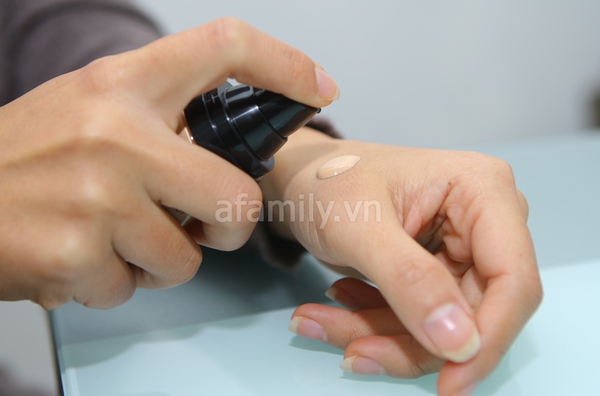 Kem nền Revlon Photoready bền m&agrave;u v&agrave; kiềm dầu tốt 8