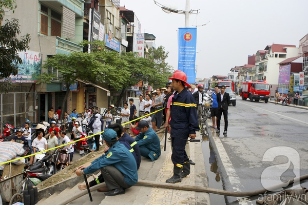 Vụ cháy lớn trên đường Âu Cơ: Hiện trường chỉ còn đống đổ nát 17