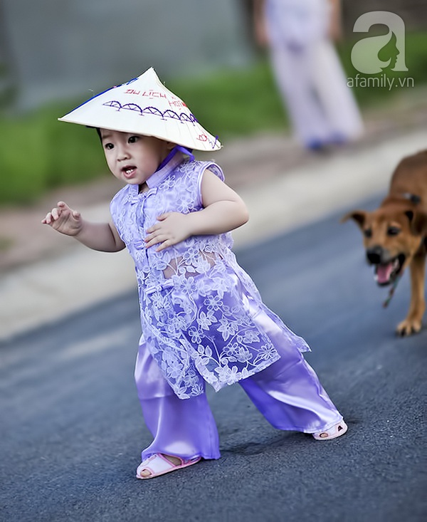 C&aacute;c "thi&ecirc;n thần" cực ngộ nghĩnh trong trang phục truyền thống 9