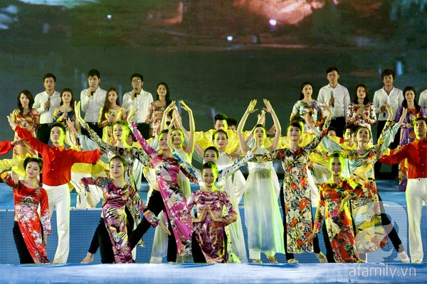 Ấn tượng từ những m&agrave;n biểu diễn đa sắc m&agrave;u của Carnaval Hạ Long 2013 19