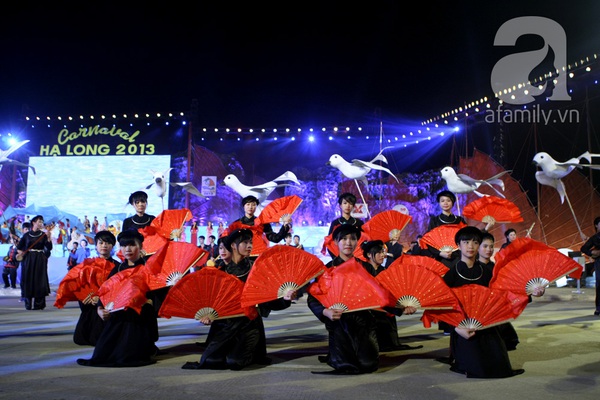Ấn tượng từ những m&agrave;n biểu diễn đa sắc m&agrave;u của Carnaval Hạ Long 2013 10