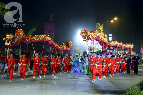 Ấn tượng từ những m&agrave;n biểu diễn đa sắc m&agrave;u của Carnaval Hạ Long 2013 2