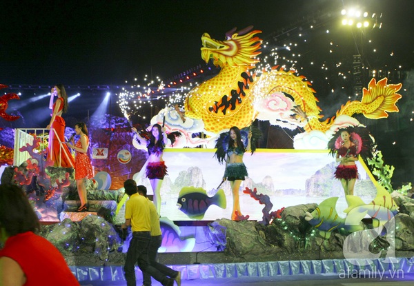 Ấn tượng từ những m&agrave;n biểu diễn đa sắc m&agrave;u của Carnaval Hạ Long 2013 1