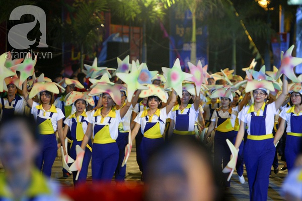 Ấn tượng từ những m&agrave;n biểu diễn đa sắc m&agrave;u của Carnaval Hạ Long 2013 4