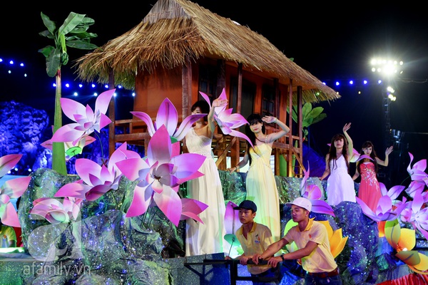 Ấn tượng từ những m&agrave;n biểu diễn đa sắc m&agrave;u của Carnaval Hạ Long 2013 3