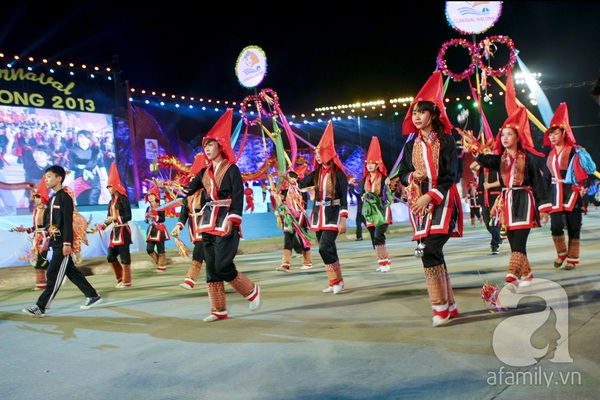 Ấn tượng từ những m&agrave;n biểu diễn đa sắc m&agrave;u của Carnaval Hạ Long 2013 8