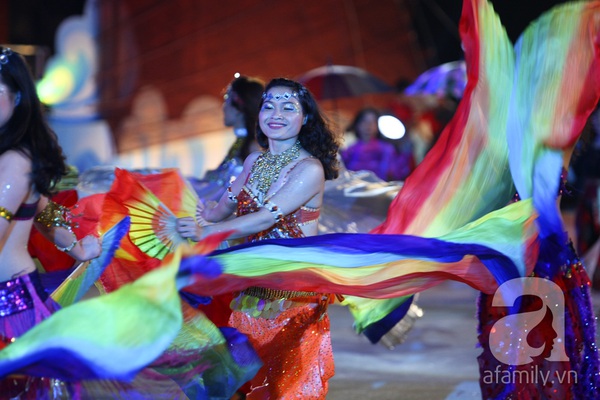 Ấn tượng từ những m&agrave;n biểu diễn đa sắc m&agrave;u của Carnaval Hạ Long 2013 16
