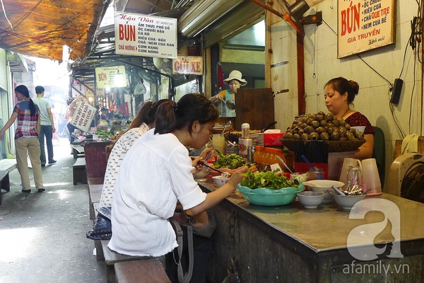 Khám phá những món ngon mà rẻ tại ngõ Đồng Xuân 9