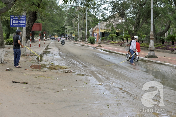 Khu du lịch Đồ Sơn hoang tàn sau bão số 2 10