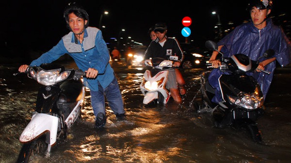 D&acirc;n S&agrave;i G&ograve;n khốn đốn, loi ngoi chạy lũ 2
