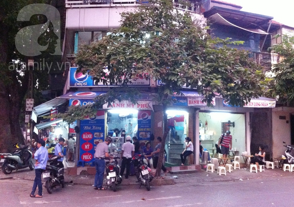 Thưởng thức bánh mì bít tết ngon ngày mát trời 8