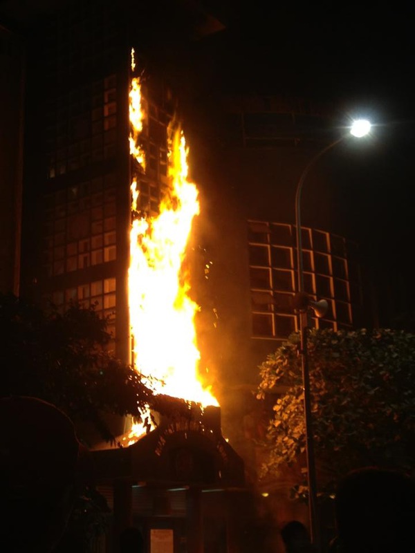 Hà Nội: Cháy lớn ở Nhà hát múa rối Thăng Long 2